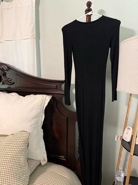 Classic Black Long-Sleeve Bodycon Maxi Dress